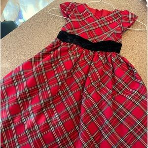 Size 5 girls, red plaid dress. Swea pea & Lilly, velvet trim on bottom of dress